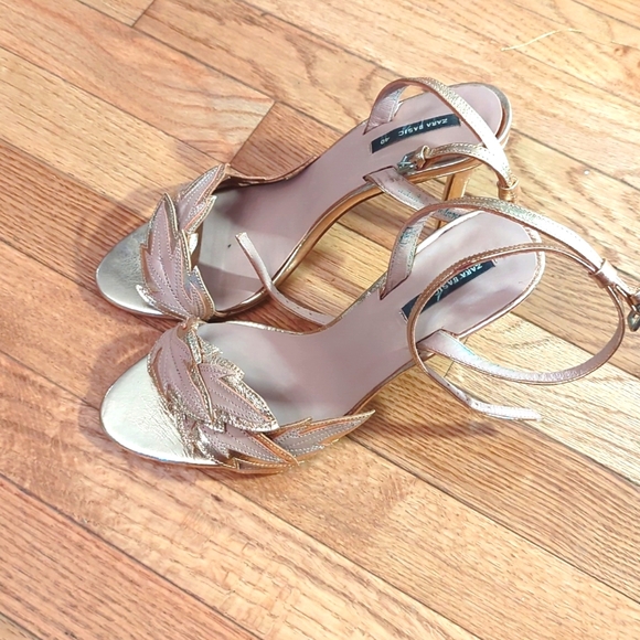 Zara Heeled Sandals with a Leaf Pattern - Picture 2 of 3